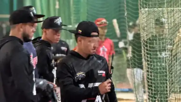 Diecinueve jóvenes beisbolistas VENEZOLANOS PIDEN ASILO EN ESPAÑA