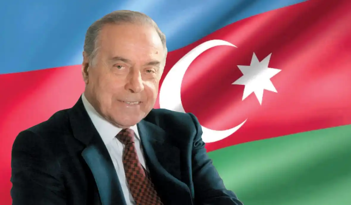Heydar Aliyev Gigante Titán