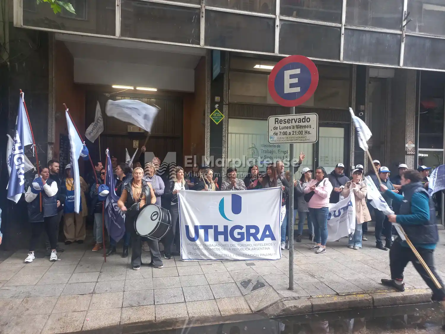 El gremio de trabajadores hoteleros y gastronómicos presentó un petitorio en el Ministerio de Trabajo.