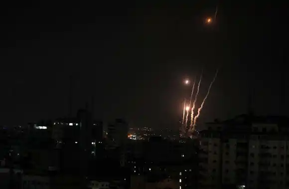 AUMENTA A 24 los fallecidos, entre ellos 6 niños tras ataques israelíes en GAZA