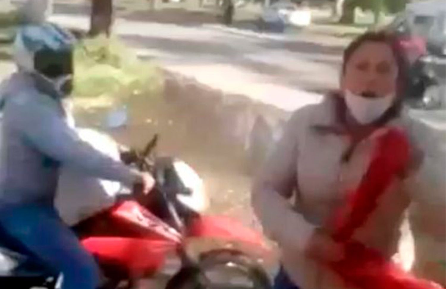 «¡Todos se van a enterar!»: un hombre encontró a su mejor amigo con su mujer entrando a un hotel y el video se volvió viral