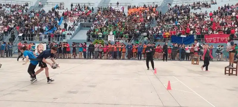 Colorida fiesta estudiantil con el tradicional Telematch