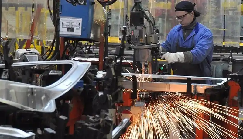 Fuerte caída de la industria bonaerense en julio