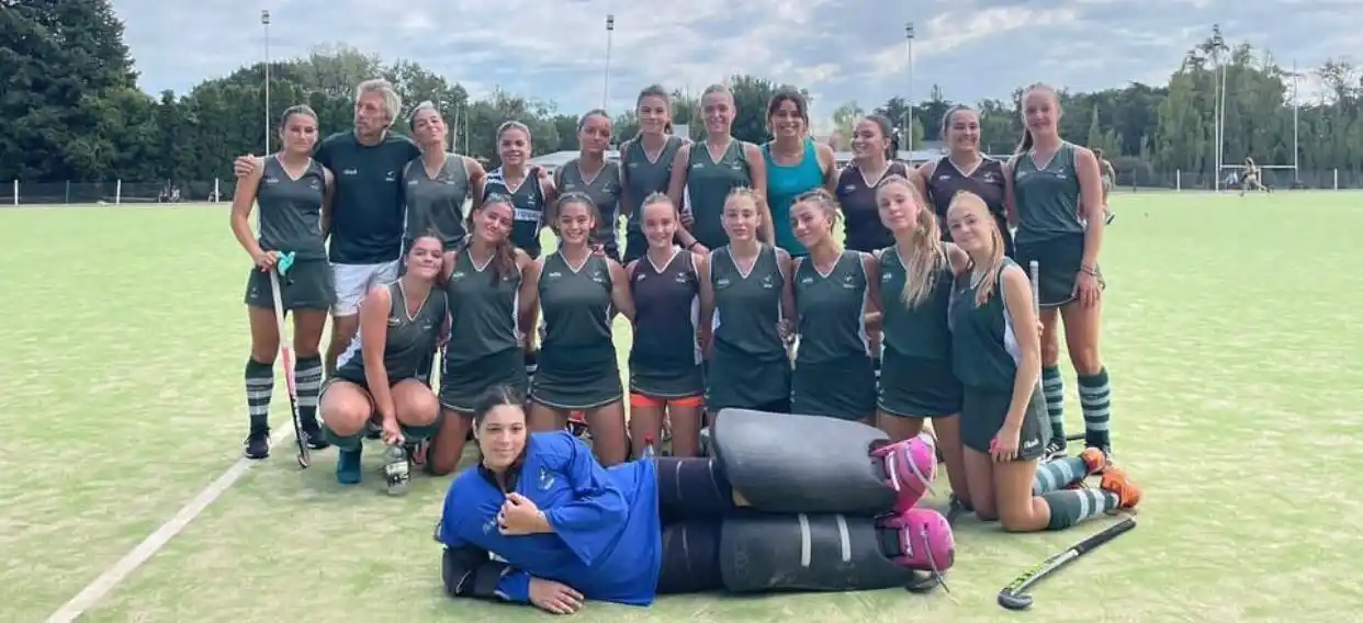 Los Cardos se midió con Independiente en línea completa.