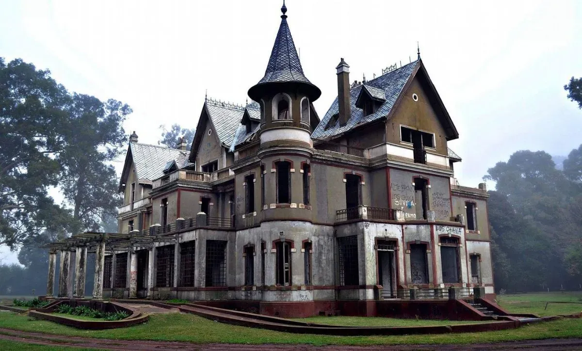 El llamativo Castillo se encuentra en Rauch, a 200 km de Buenos Aires.
