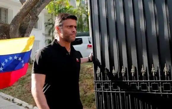 Embajada de España en Venezuela confirma salida de Leopoldo López