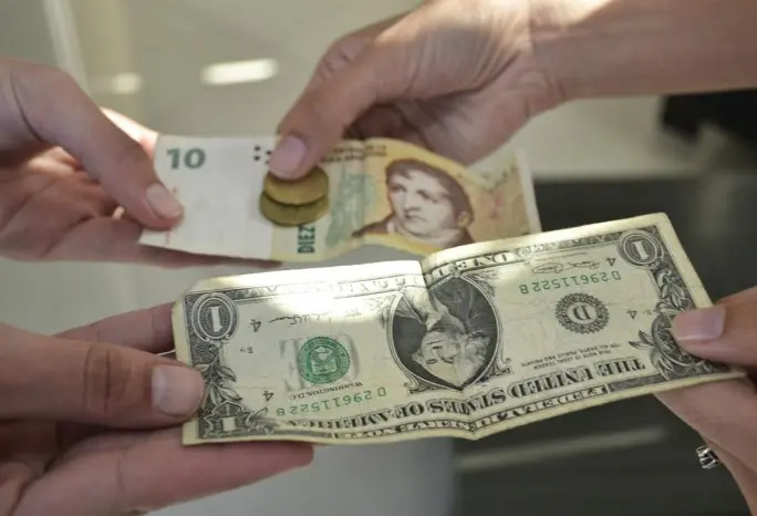 Dólar blue sube 29 centavos y se ubica a 10,79