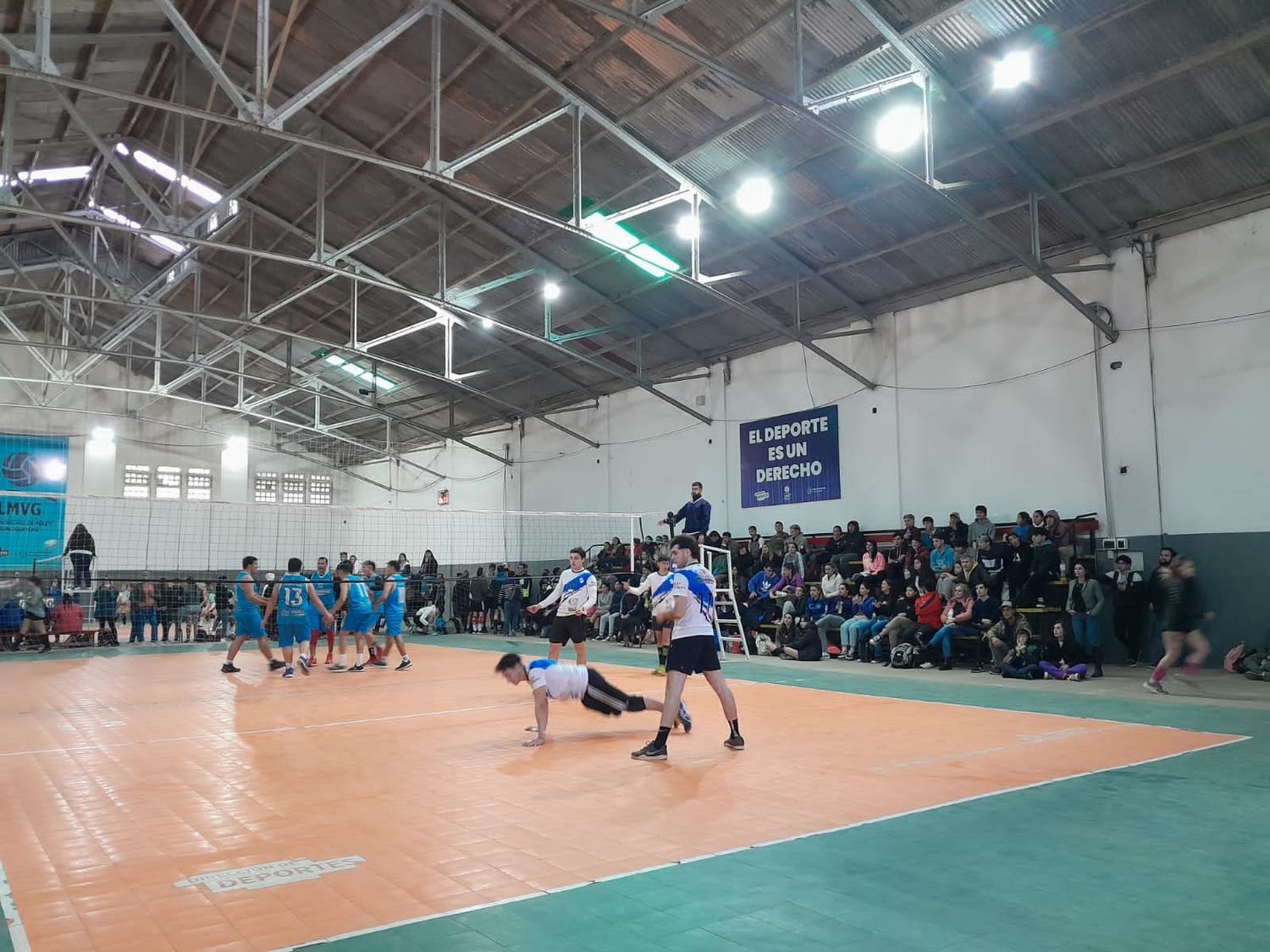 Se jugaron los octavos y cuartos de final del Torneo Apertura de Vóley