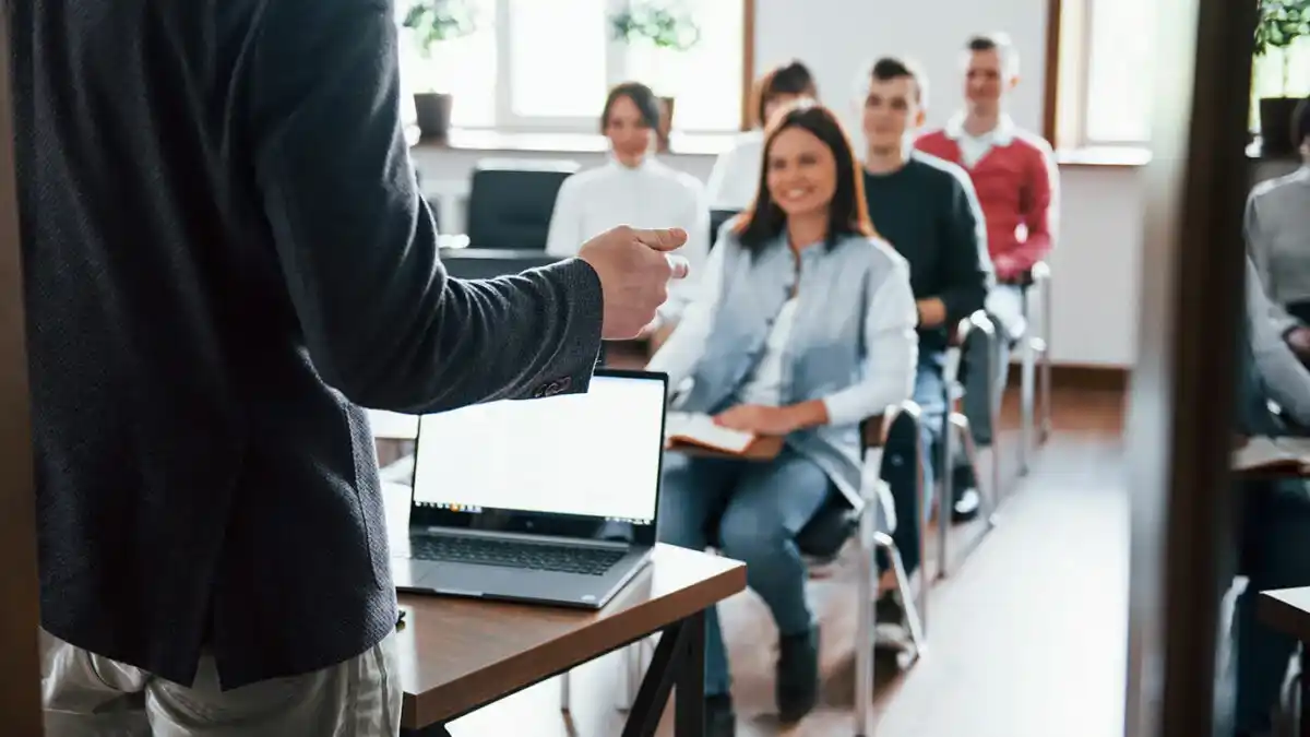 El “abismo” entre la secundaria y la universidad: qué recomienda una docente para llegar preparado
