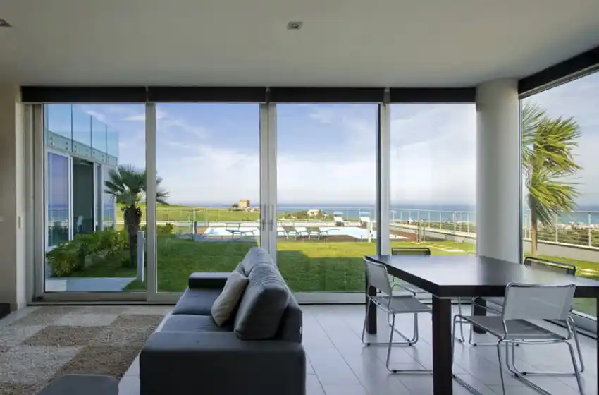 Aberturas Leo entiende la importancia de tener buena la luz en tu hogar y oficina