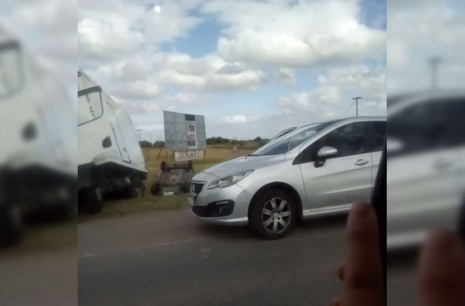 Un camión y un vehículo chocaron en la Ruta 2