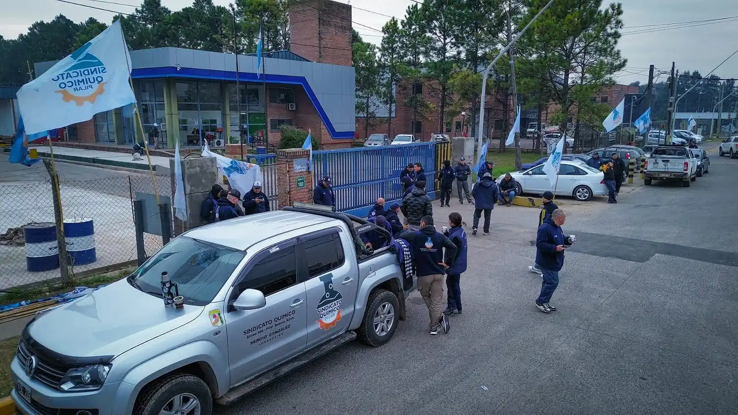 El Sindicato de Químicos realizó una jornada pacífica en la puerta de la empresa para visibilizar el conflicto.