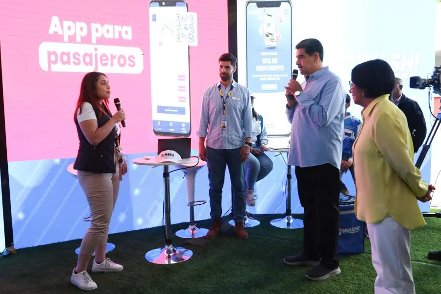 Maduro DEPOSITA SU FE en emprendedores para las “mejoras de Venezuela”