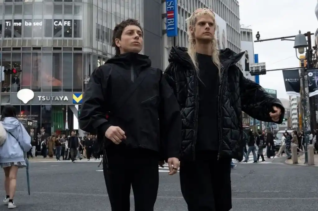 paco Amoroso y Ca7riel en Japón