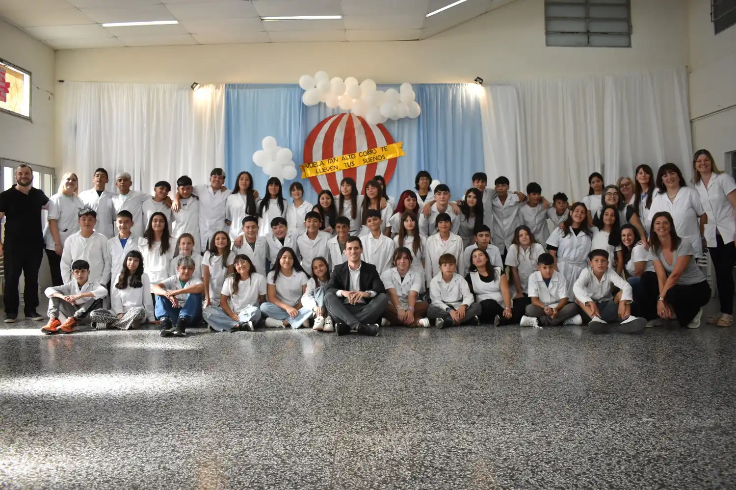Viotti participó del acto de colación de séptimo grado de los alumnos de la escuela Brigadier López