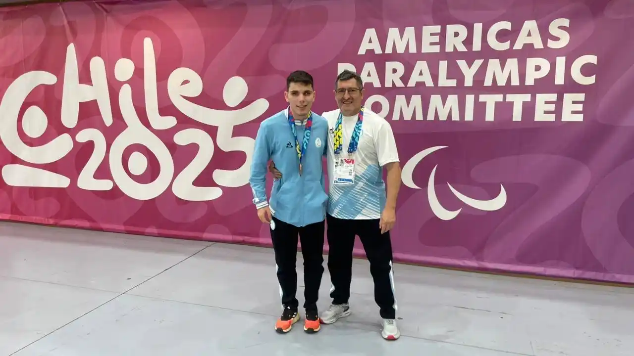 Kunkel junto a Alfredo Acosta.