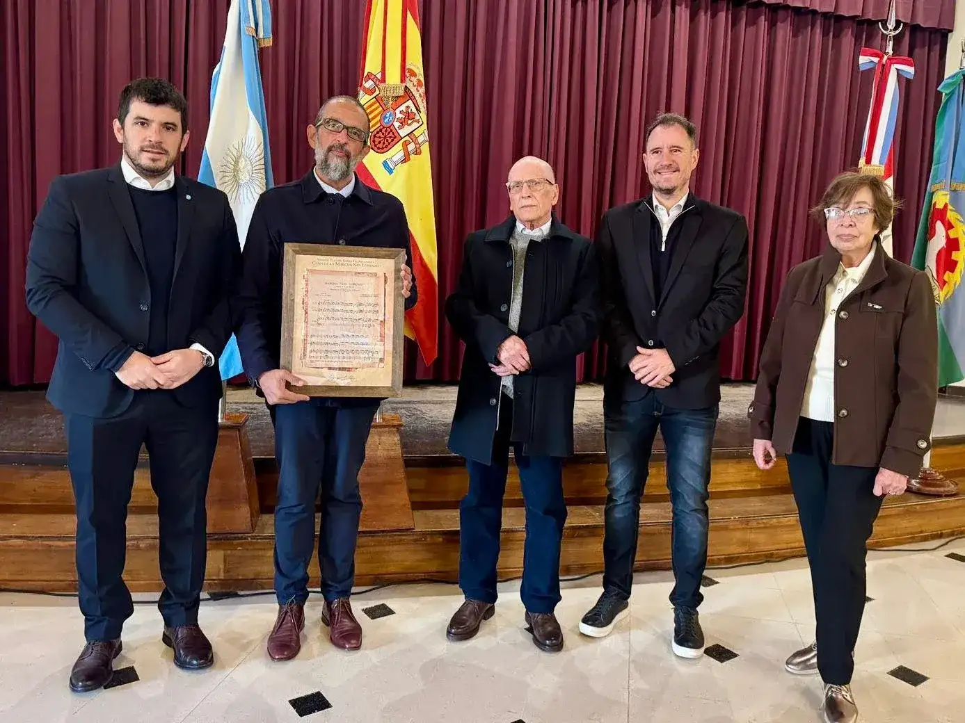 El encuentro se realizó en la sede de calle San Martín 457 y contó con la presencia del intendente Leonel Chiarella y la presidenta de la Asociación Española, Nilda Rosa Romero.