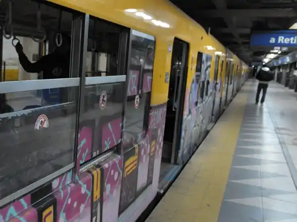 Frenaron el incremento de la tarifa del subte