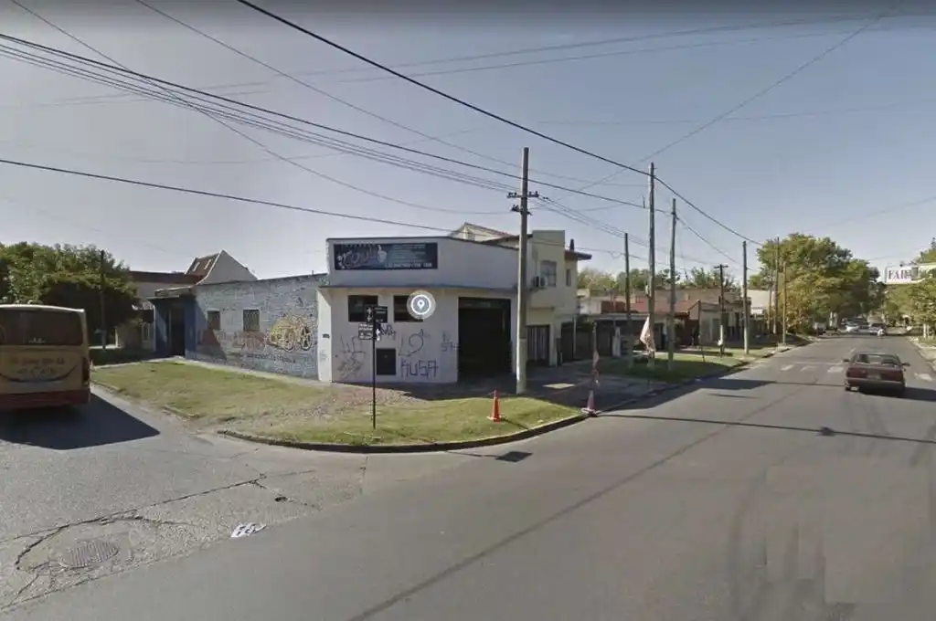 Un policía defendió a su hija y baleó a un motochorro