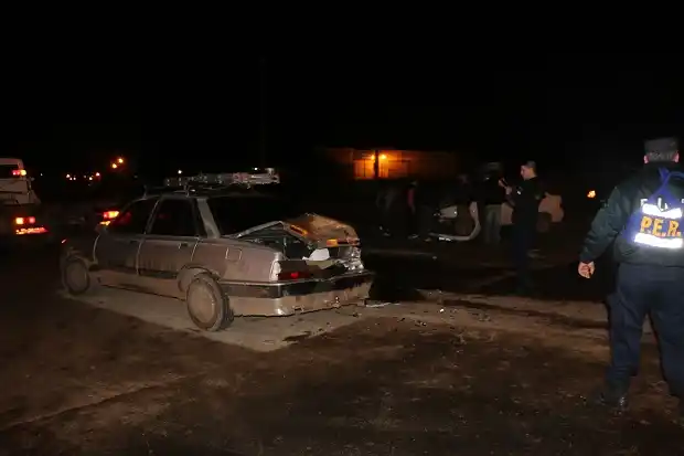 Fuerte choque entre tres vehículos en el acceso Luis Jeannot Sueyro