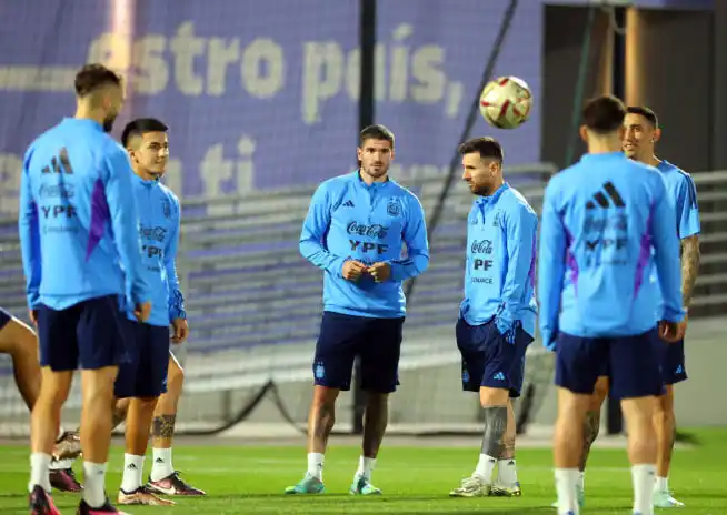 Mundial. De Paul y Di María responden bien