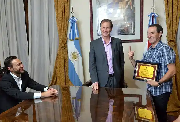 Gustavo Bordet realizó un reconocimiento al Gurí Martínez