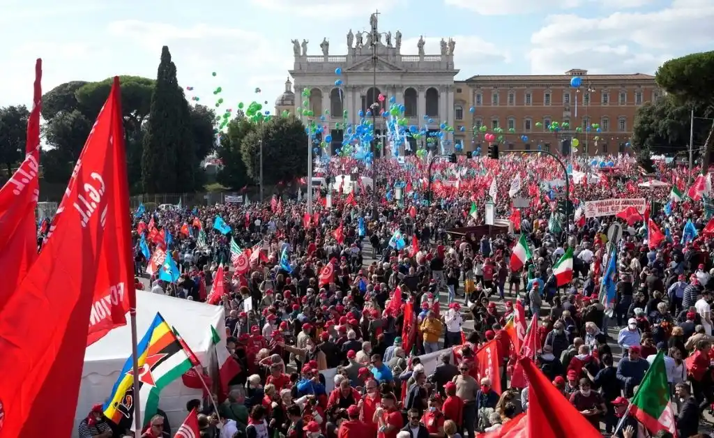 Masiva marcha para condenar el fascismo en Italia