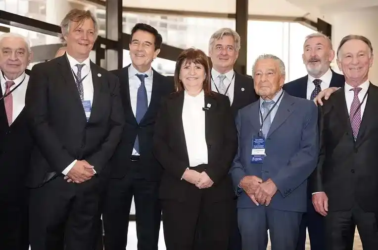 Acompañada por Melconian, Patricia Bullrich habló ante empresarios