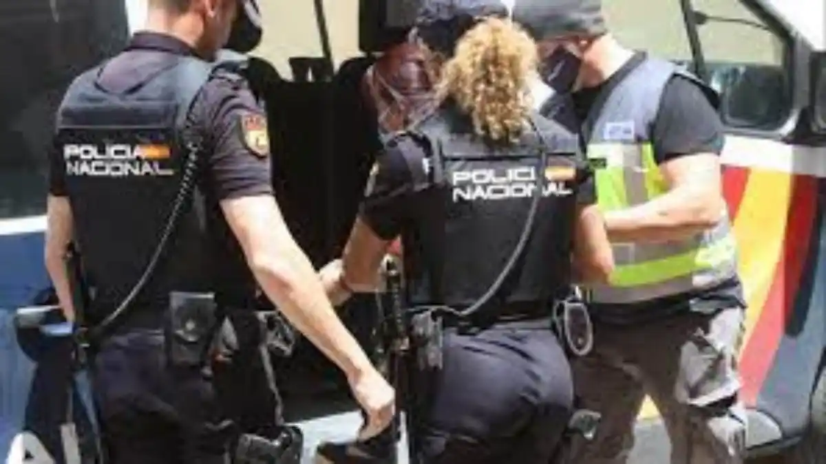 BAJO ENGAÑO SE LA LLEVÓ A ESPAÑA: preso sexagenario en Murcia por explotar laboral y sexualmente a venezolana