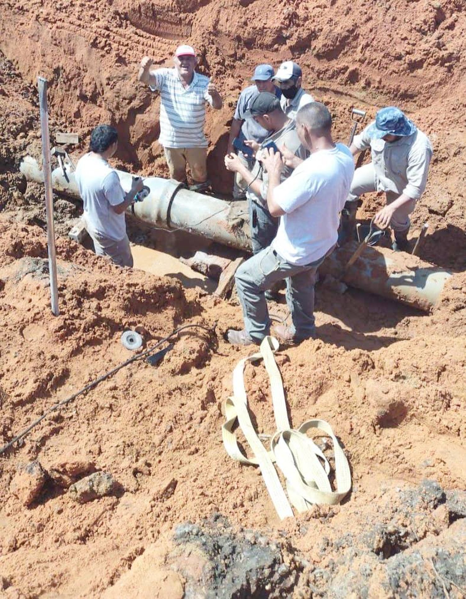 EDOS reparó un caño maestro del acueducto Roca