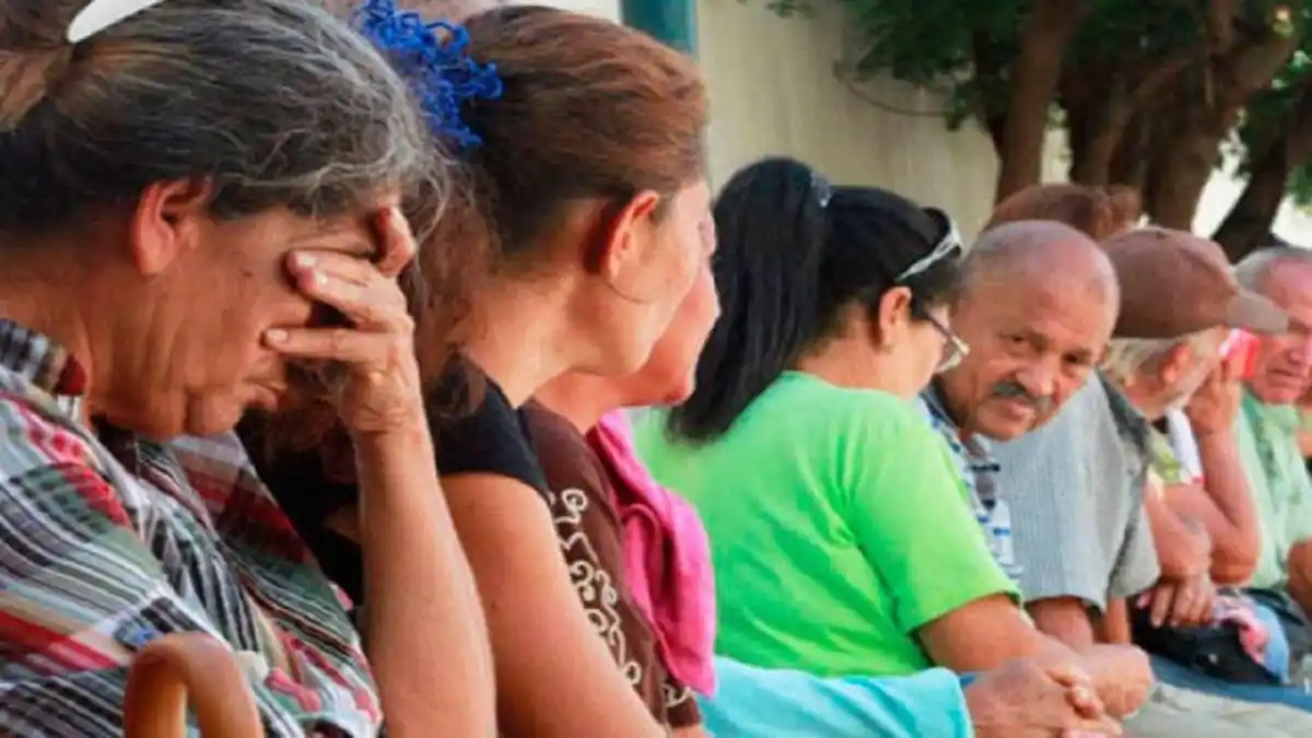 LLEGAR A VIEJO Y SOLO: en Venezuela hay más de medio millón de abuelos abandonados