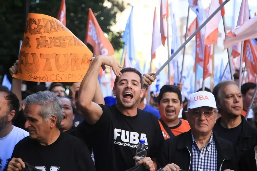 En todo el país, las universidades marchan por el presupuesto y en defensa de la educación pública.