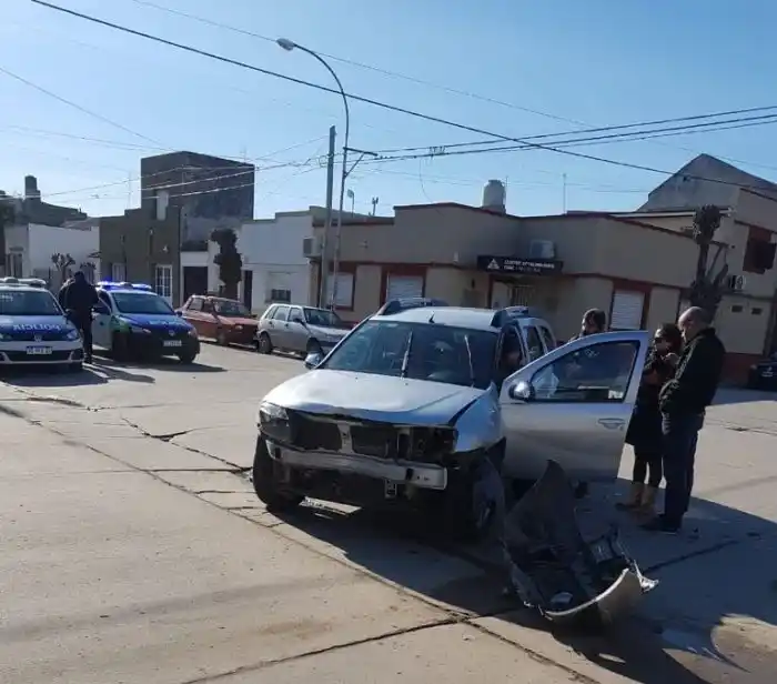 Una mujer resultó herida tras chocar en 71 y 60