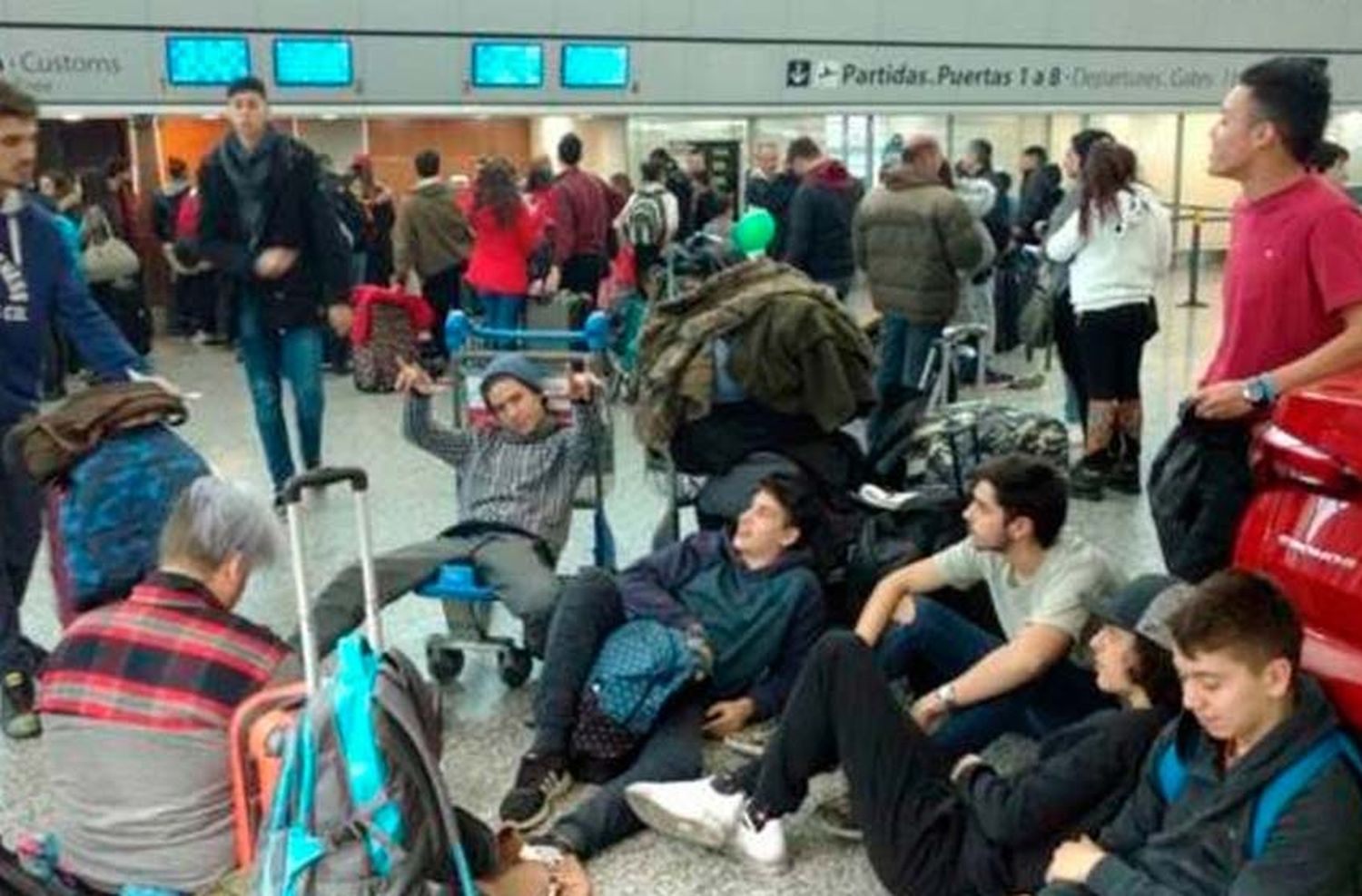 Paro sorpresivo del gremio de aeronavegantes afecta a varios vuelos