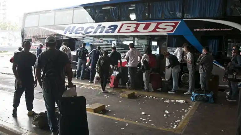 Desde diciembre será obligatorio llevar DNI para viajar en micro