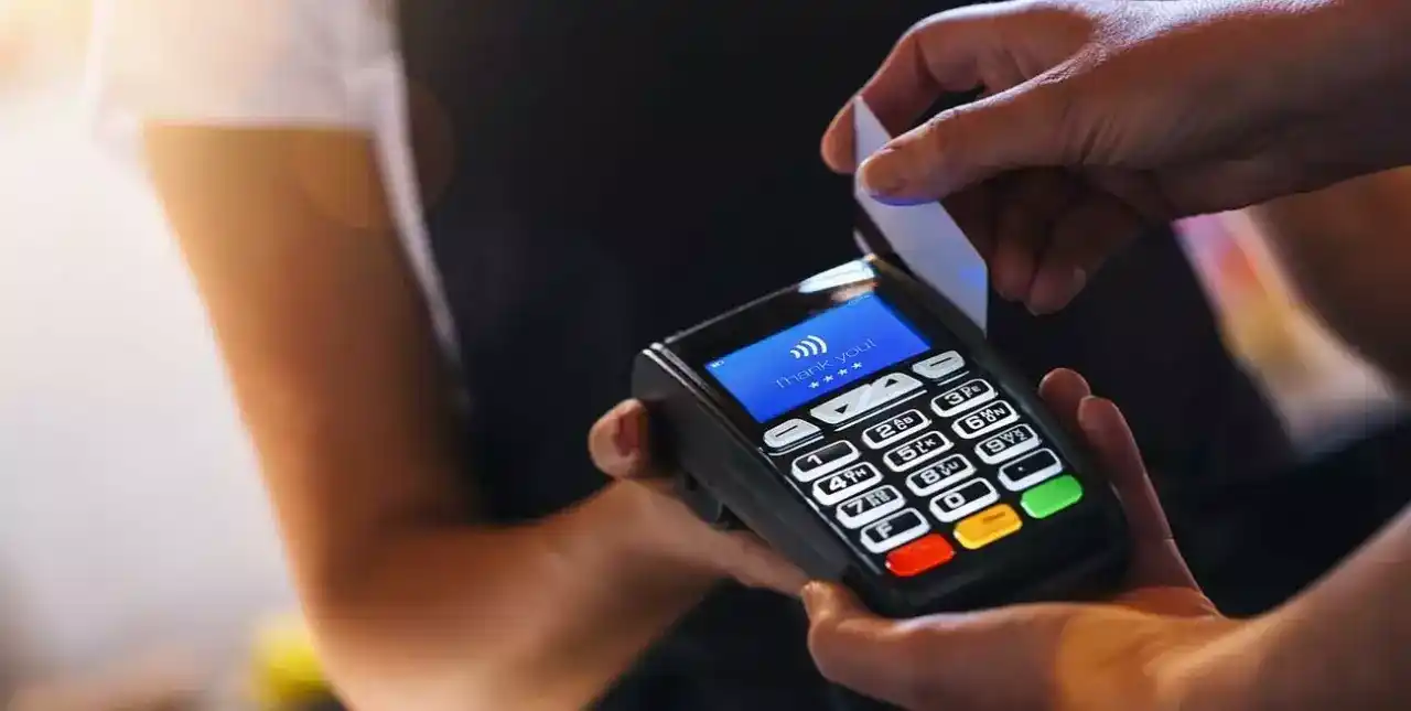 “Dólar Qatar”: aplicación retroactiva, baja en el consumo con tarjeta y posibles sorpresas en el resumen