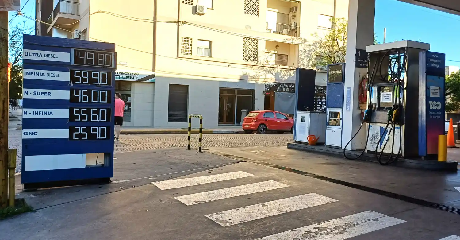 Subas de hasta el 25 % en los combustibles, con YPF a la cabeza del ajuste      