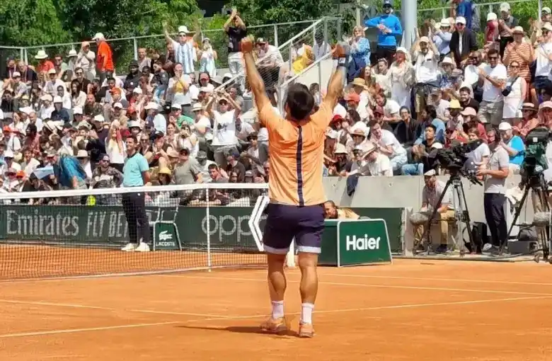 El tenista de Bragado, Genaro Olivieri, sueña en Roland Garros: Pasó a segunda ronda con un triunfo en cinco sets