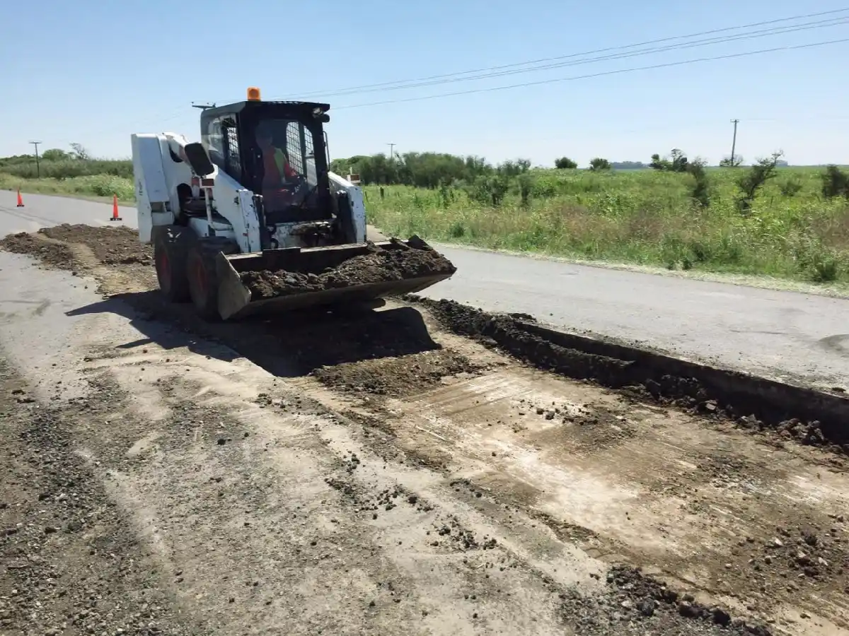 Vialidad trabaja en la ruta 158, pero los  vecinos siguen adelante con la protesta