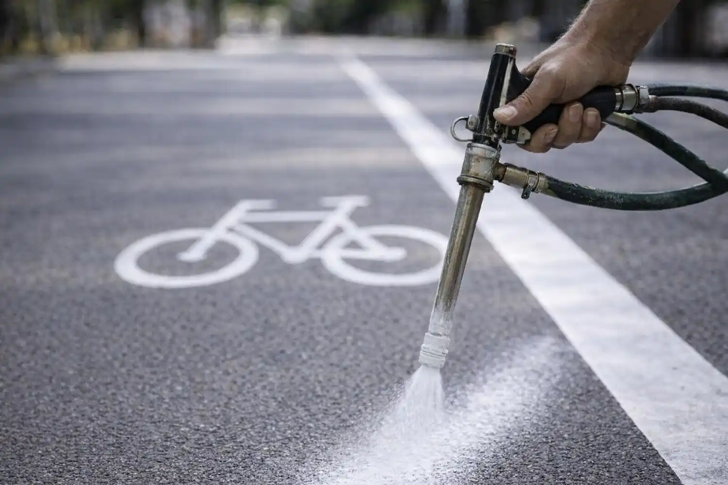 Las labores se desarrollan sobre Vélez Sarsfield, entre Ciudad de Sunchales y Francisco Peretti. El Gobierno municipal solicita circular con precaución por el sector.