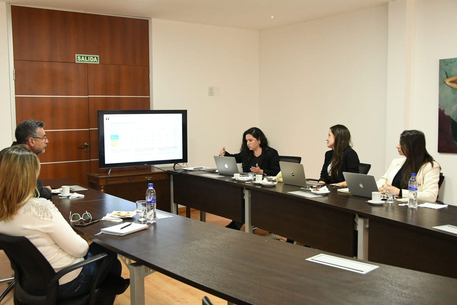 Bernarte se reunió con el equipo de arquitectas.