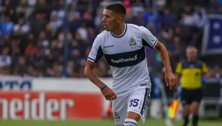 Alan Sosa, juega actualmente en Gimnasia y Esgrima La Plata.