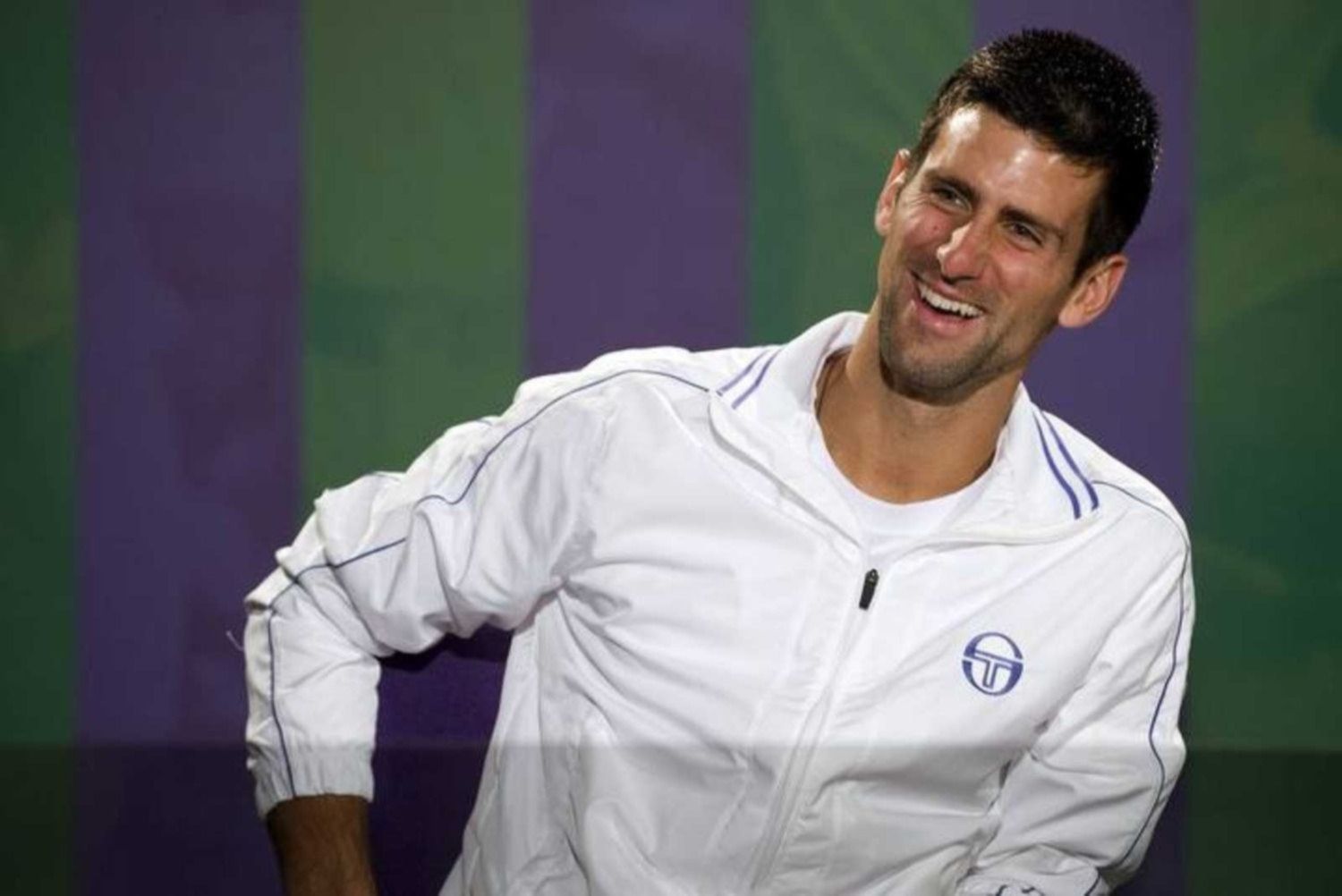 Mira esta increíble imitación de Novak Djokovic y cuál fue su reacción