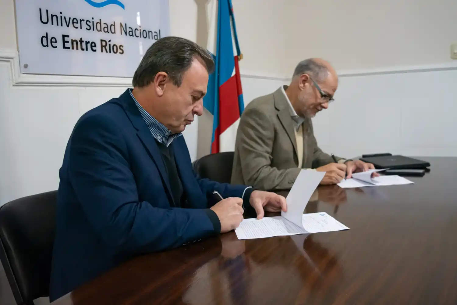 IAPV y UNER concretan convenio para construir residencias destinadas a estudiantes universitarios