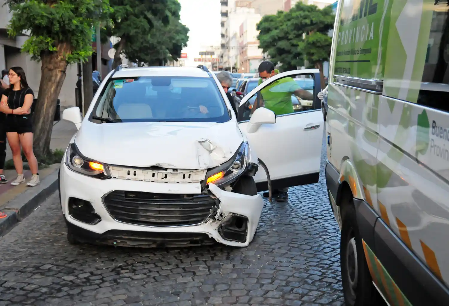 Tras el primer choque, la Chevrolet Tracker sufrió un desperfecto mecánico que hizo que el conductor perdiera el control de la unidad.