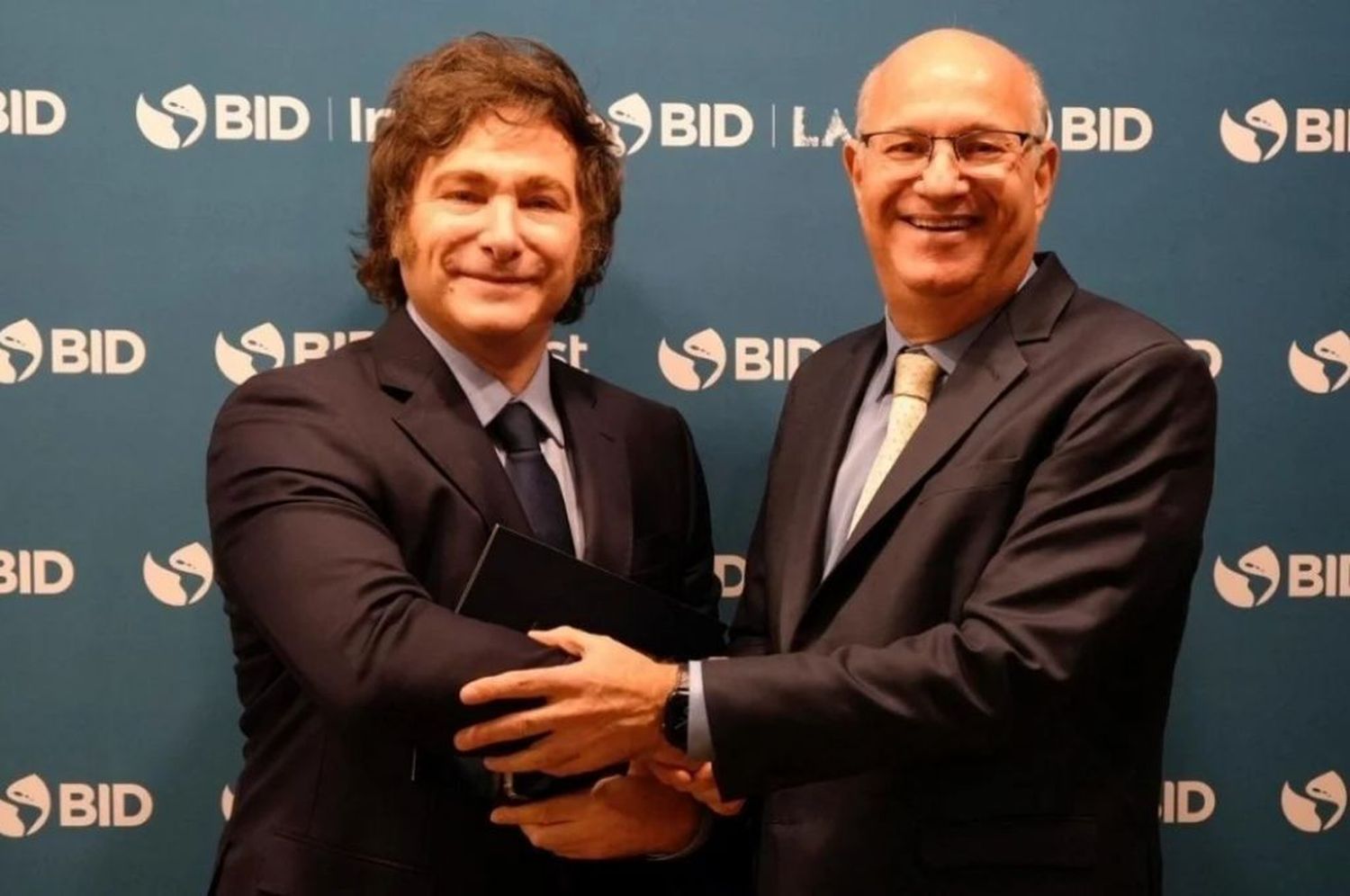 Javier Milei junto a Ilan Goldfajn, presidente del BID. Foto: Archivo
