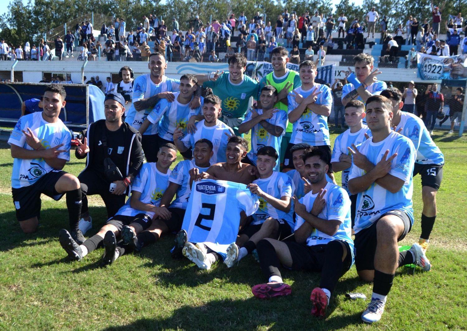 Festejo Cuevero tras quedarse con el clásico. Foto: Sur24.