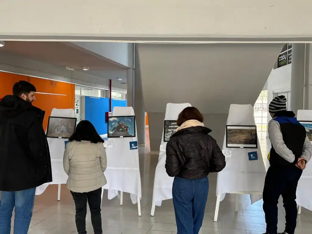 Las obras ganadoras del Concurso Fotográfico del Concejo Municipal se exponen en el Instituto del Profesorado Nº 2