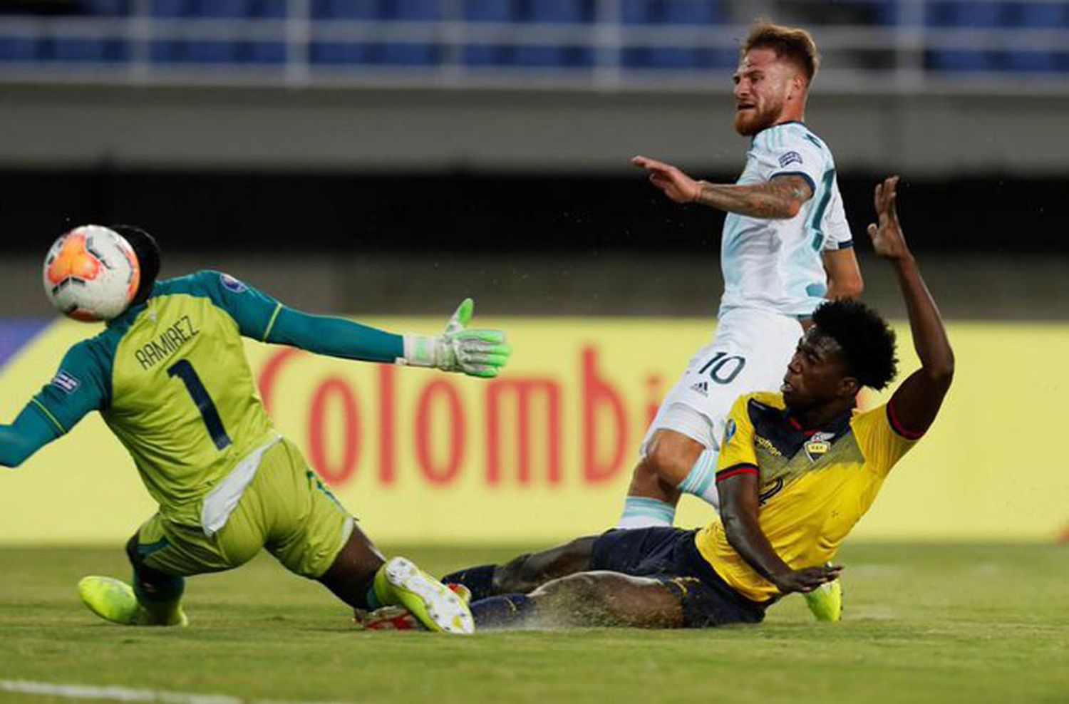 Argentina venció a Ecuador y clasificó al cuadrangular final