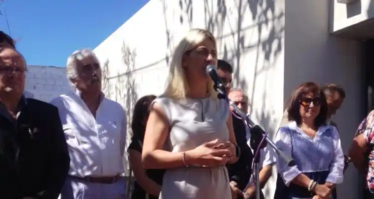 Docentes entregaron petitorio a De Lucía